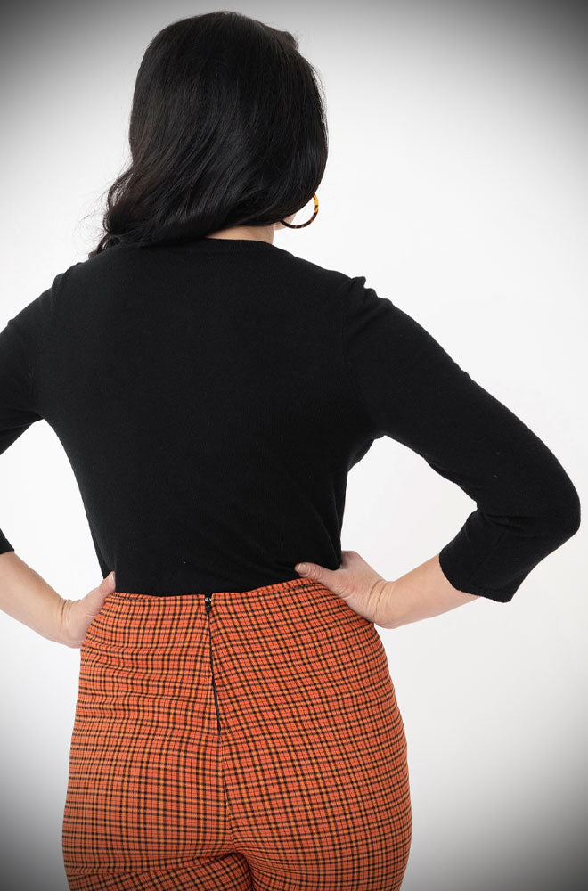 Bookworm Black & Pumpkin 1950-talsbroderad kofta från Unique Vintage