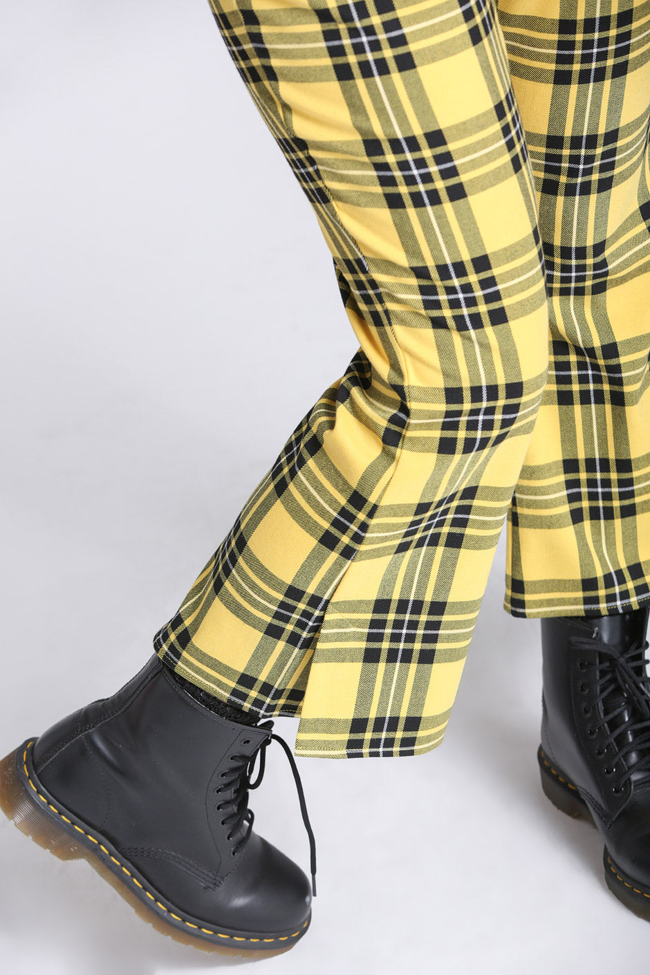 Corey Yellow Plaid Cropped Trousers by Hell Bunny